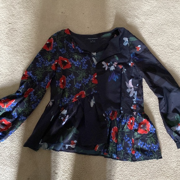 Women’s top - Picture 2 of 3